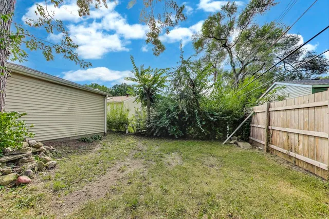 $340,000 | 110 Cedar Circle, Streamwood, IL 60107