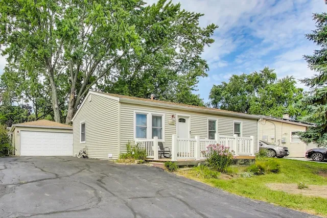 $340,000 | 110 Cedar Circle, Streamwood, IL 60107