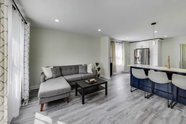 $340,000 | 110 Cedar Circle, Streamwood, IL 60107