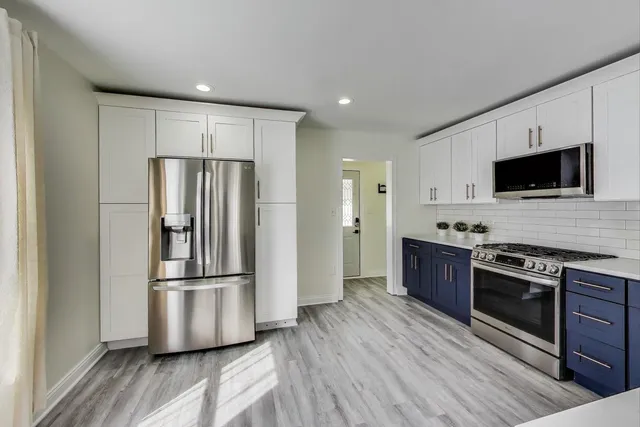 $340,000 | 110 Cedar Circle, Streamwood, IL 60107