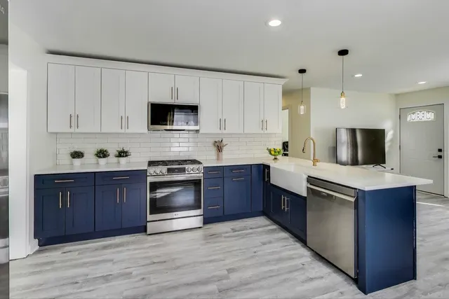 $340,000 | 110 Cedar Circle, Streamwood, IL 60107