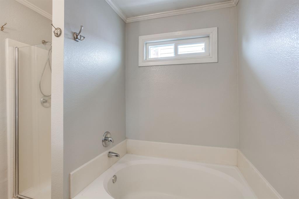 9825 Stoney Bridge Road Fort Worth, TX 76108 - Photo 21 of 40 Large garden tub