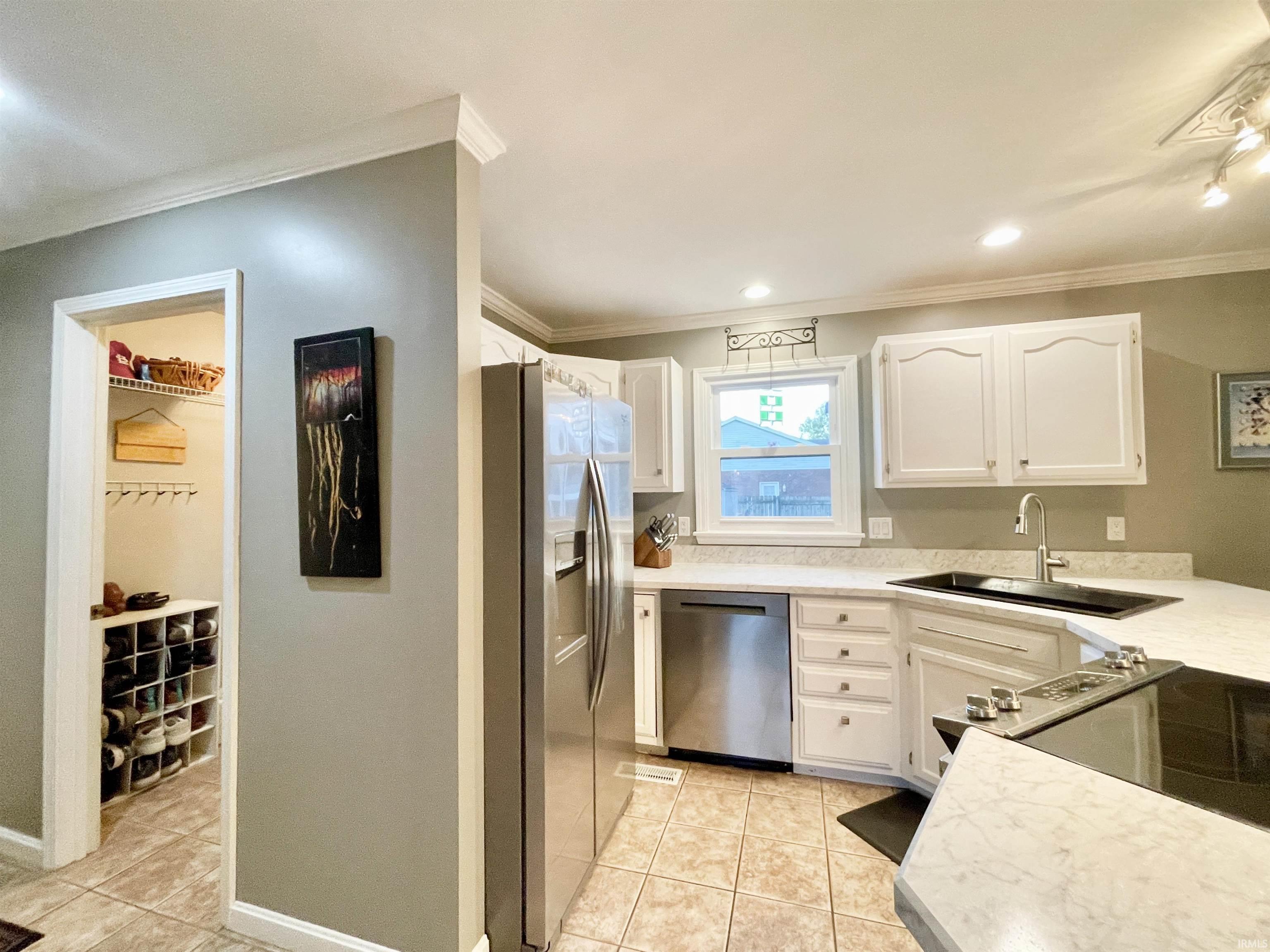 8699 Frontier Drive Newburgh, IN 47630 - Photo 9 of 36