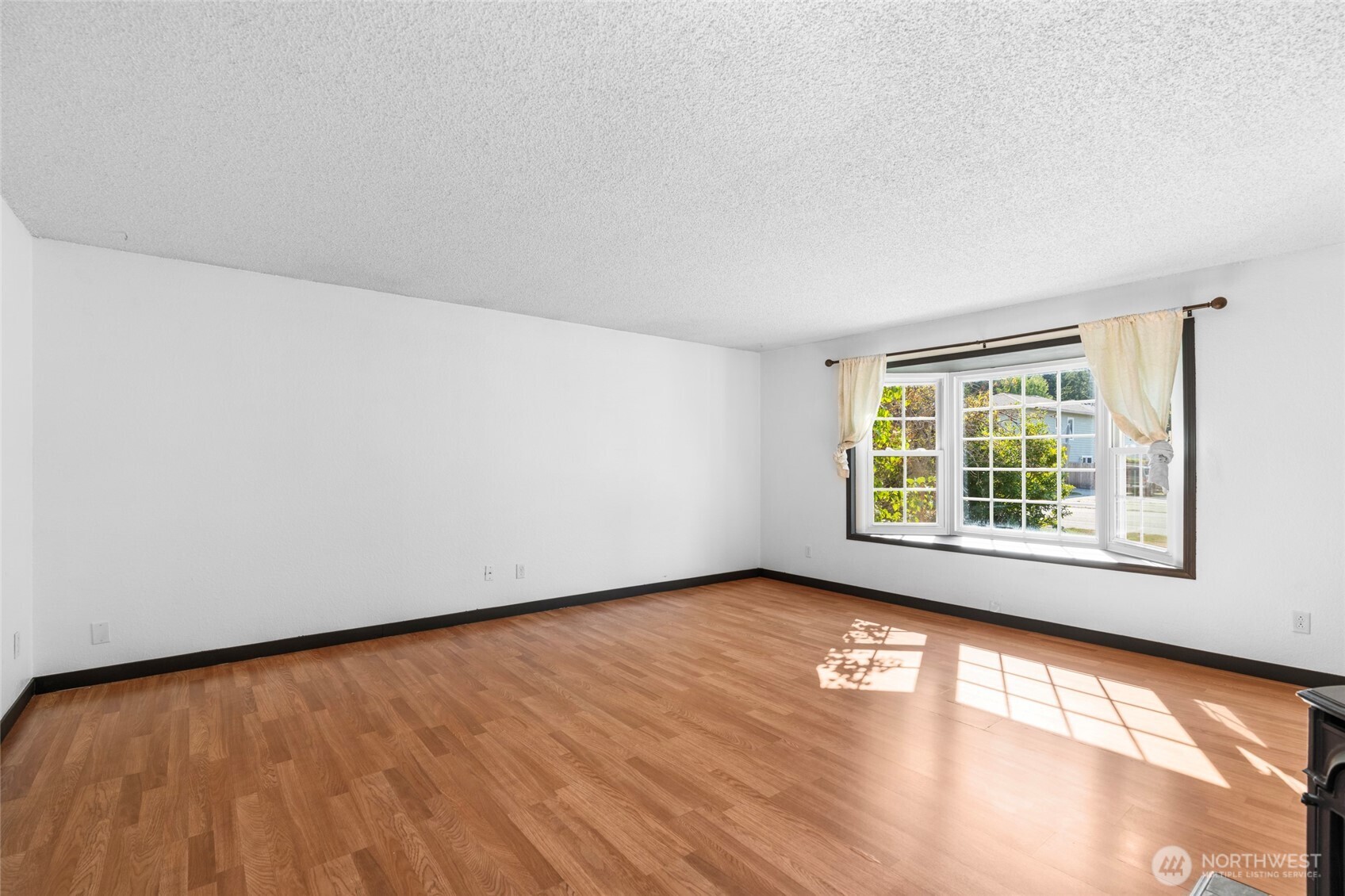 988 Ridgeway Drive Oak Harbor, WA 98277 - Photo 7 of 31 Gallery Image 7