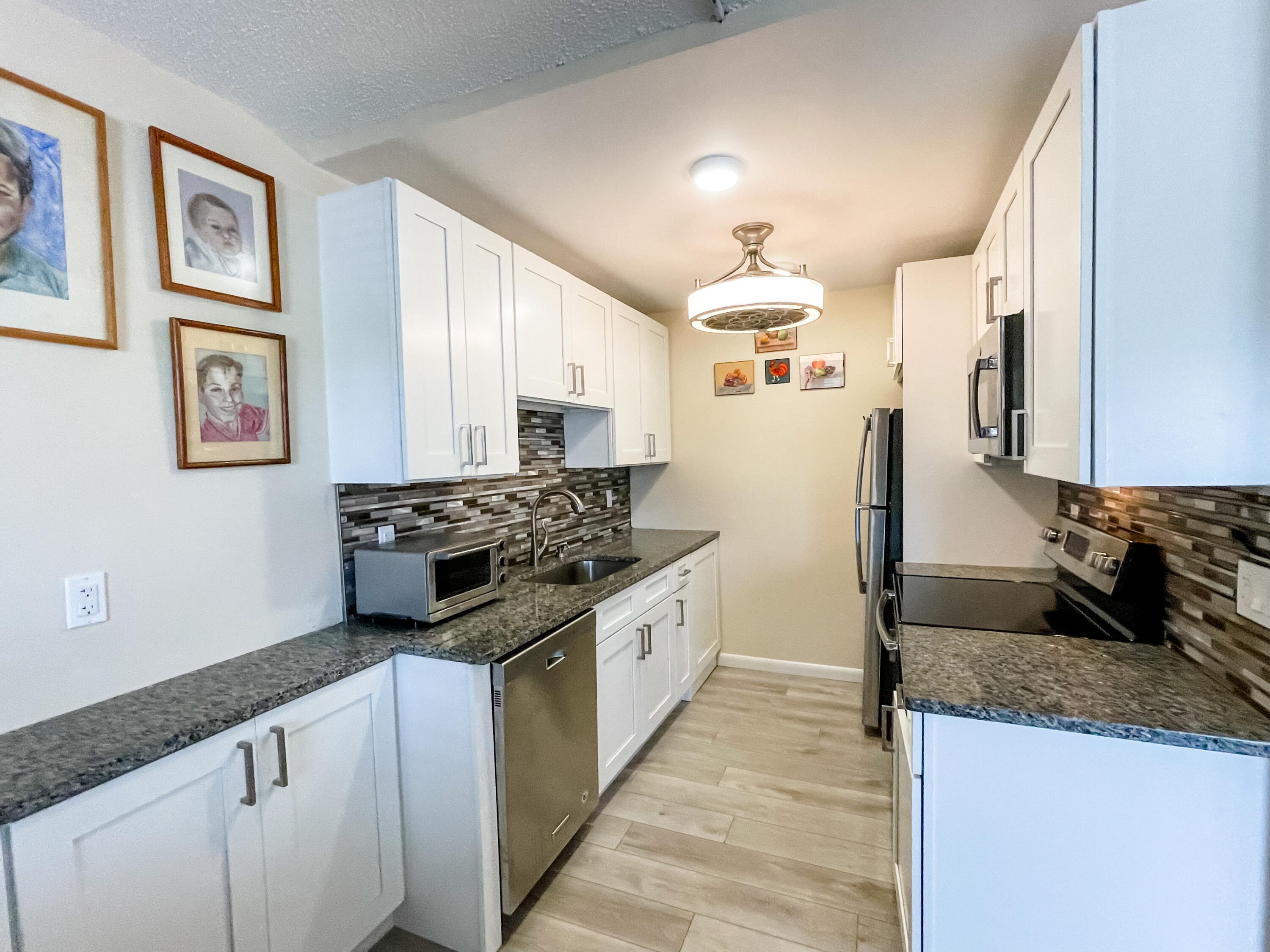 2063 Guildford East, Unit D Boca Raton, FL 33434 - Photo 2 of 19 IMG_8209