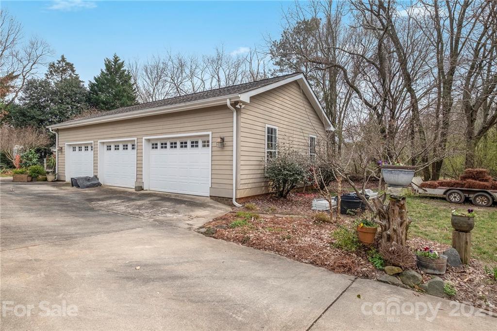 2552 Whites Road Fort Mill, SC 29715 - Photo 3 of 42 Gallery Image 3