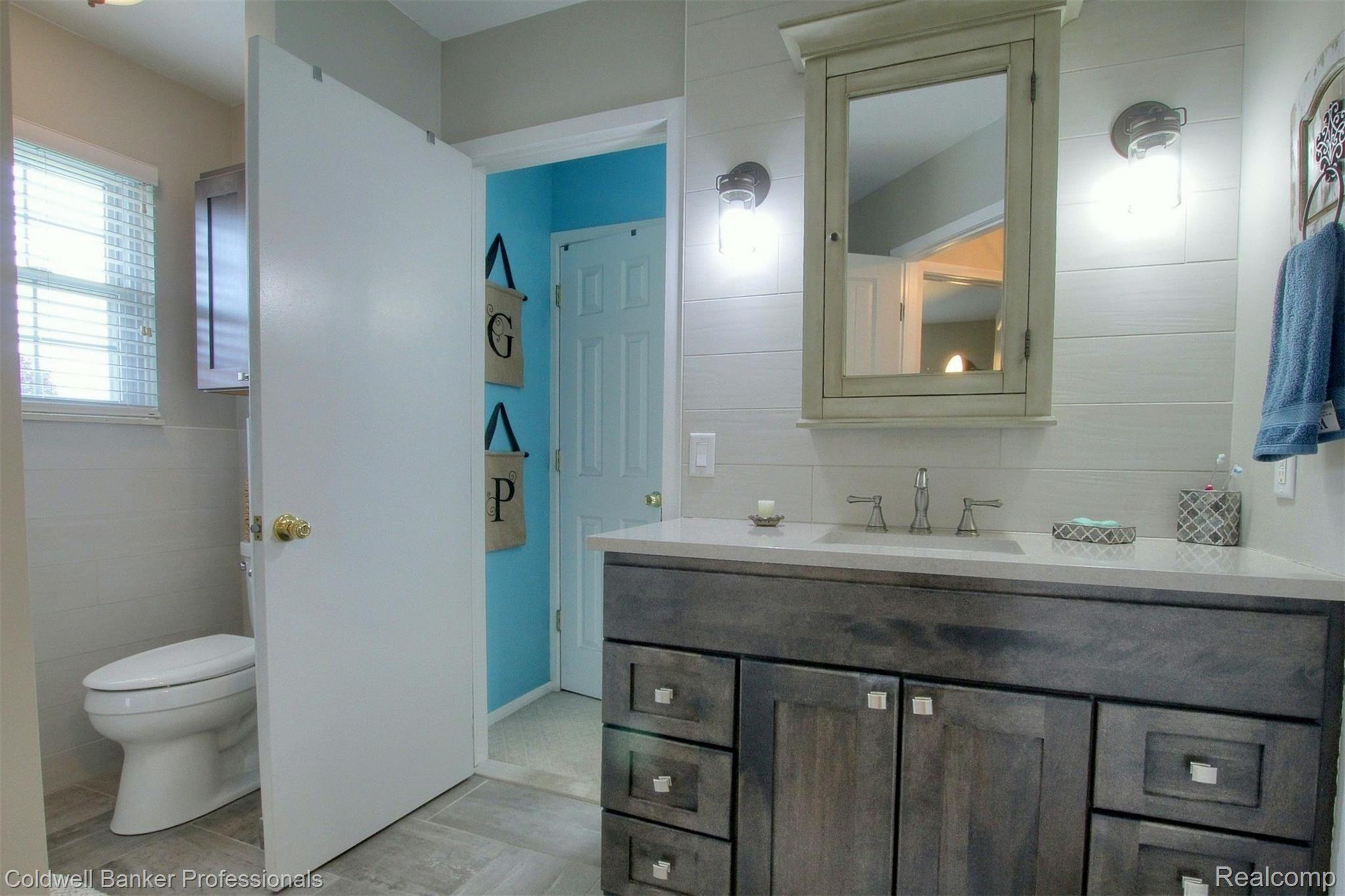 475 North Willard Road Canton, MI 48187 - Photo 24 of 41 Master Bath-Double Entry
