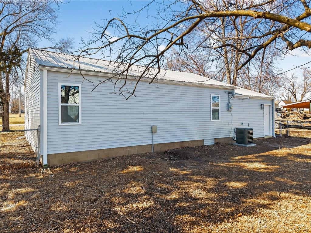 604 Stoutmore Street Polo, MO 64671 - Photo 5 of 21