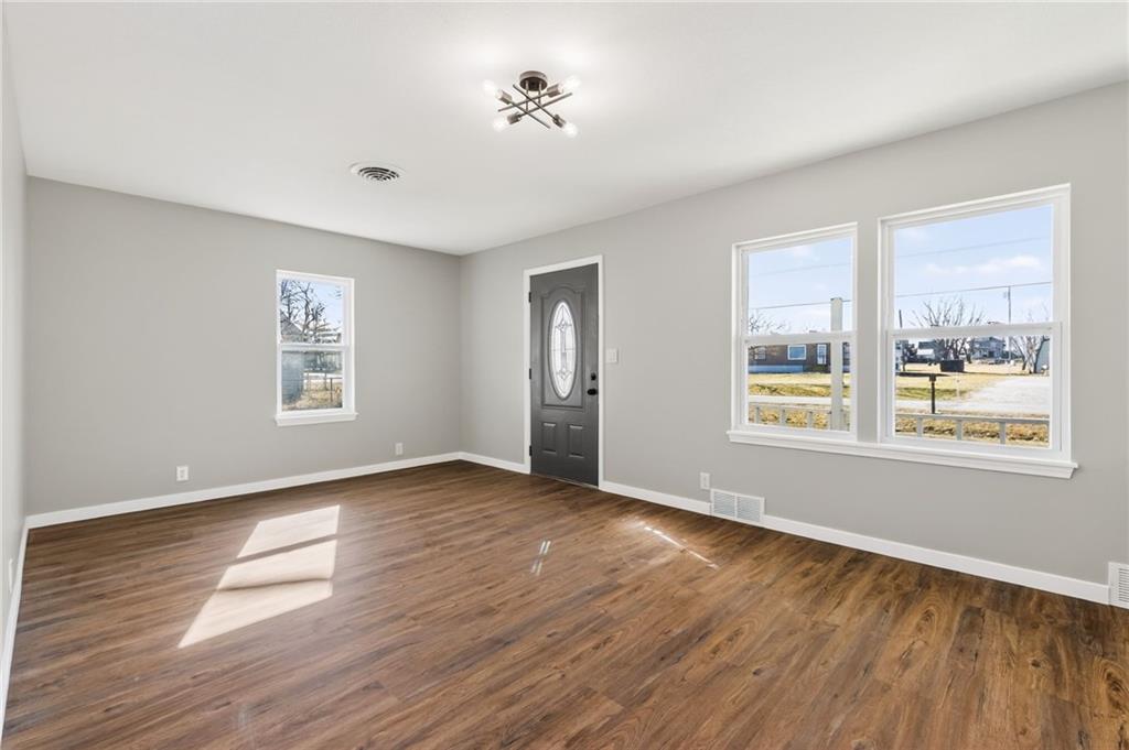 604 Stoutmore Street Polo, MO 64671 - Photo 8 of 21