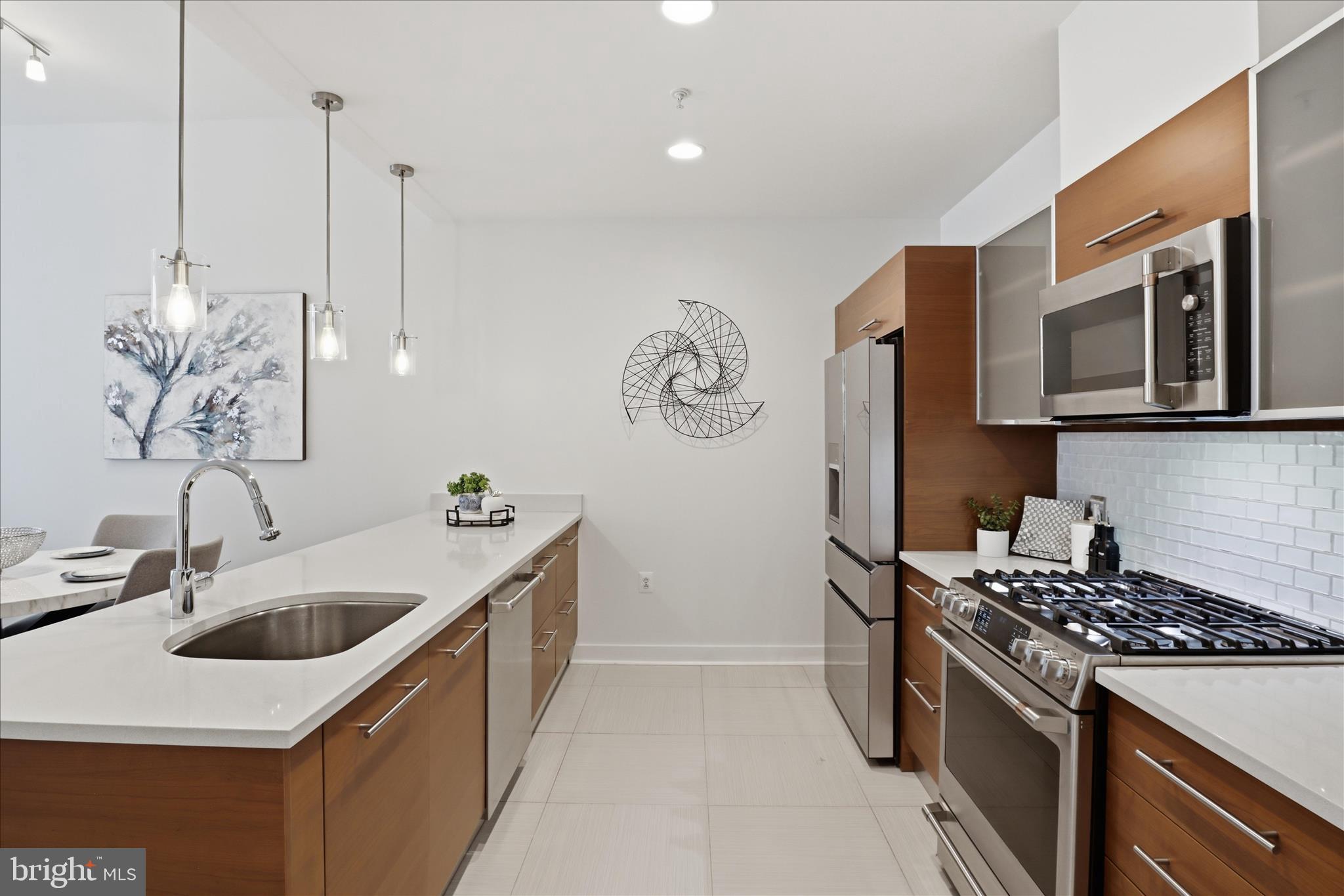 12025 New Dominion Parkway, Unit 505 Reston, VA 20190 - Photo 4 of 25 Beautiful Kitchen w/backsplash