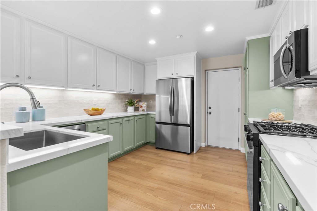 147 Lockford Irvine, CA 92602 - Photo 10 of 18