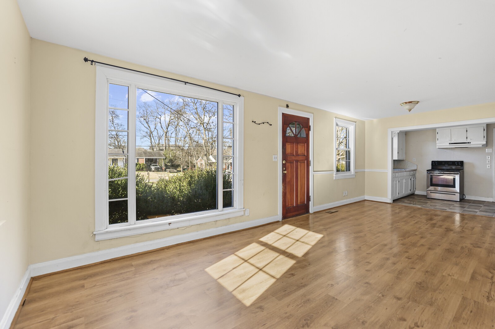 2217 Pinewood Road Nashville, TN 37216 - Photo 4 of 38 a view of livingroom with furniture and window