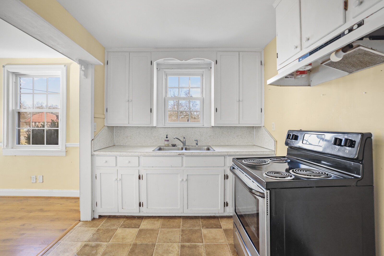 2217 Pinewood Road Nashville, TN 37216 - Photo 10 of 38 a kitchen with a stove and a sink