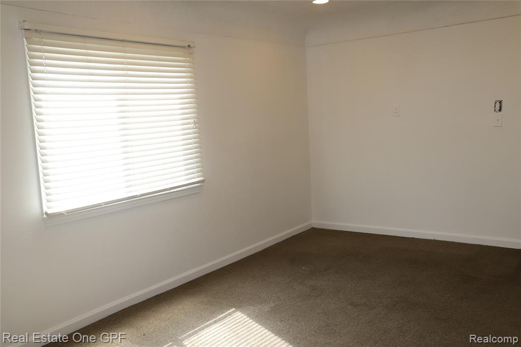 7052 Rivard Avenue Warren, MI 48091 - Photo 5 of 12