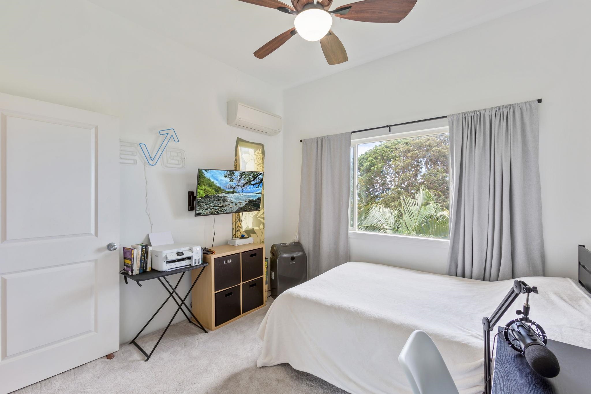 10 Heather Lane, Unit 231 Lahaina, HI 96761 - Photo 30 of 44 a bed room with a bed and a window