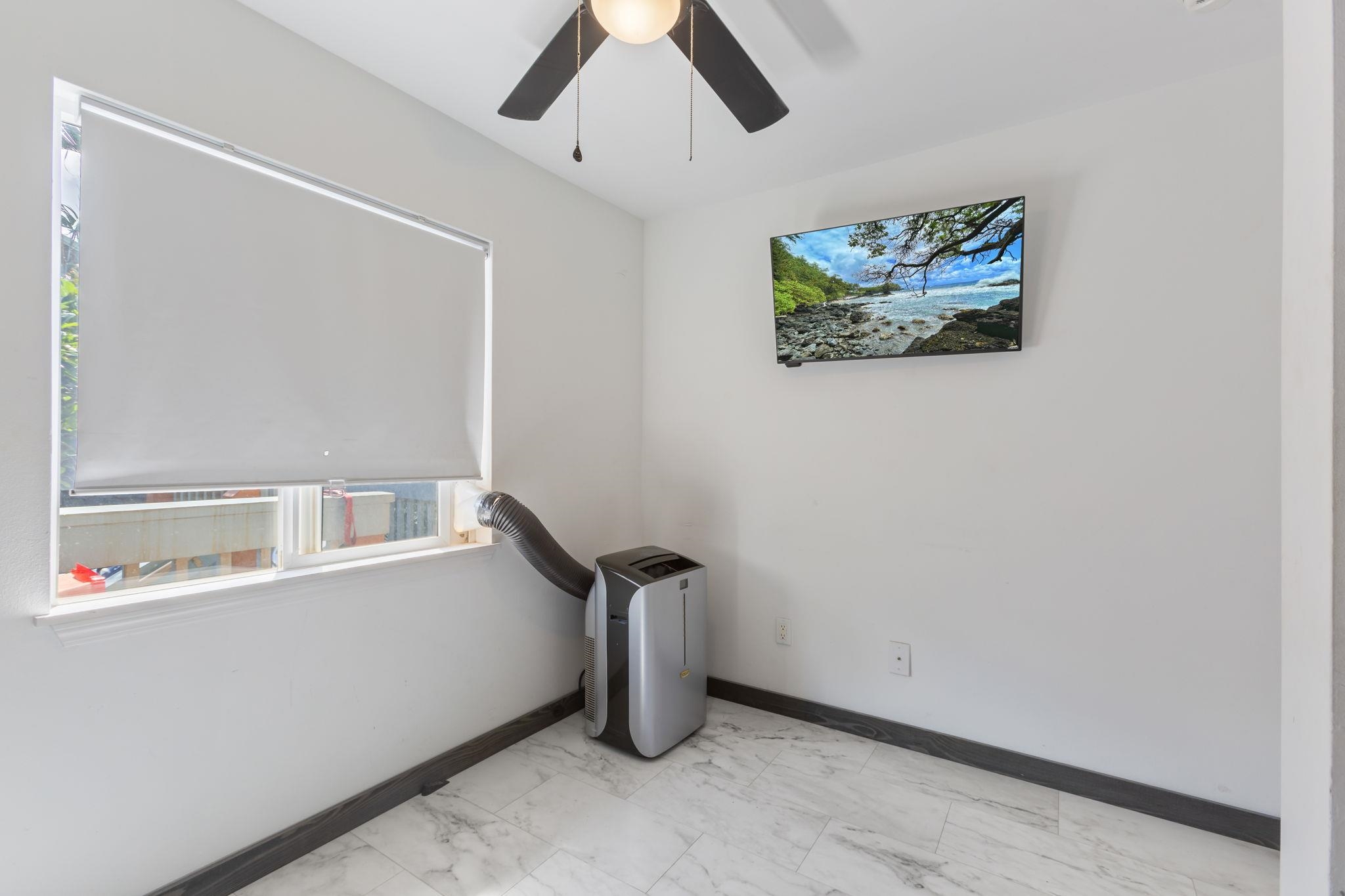 10 Heather Lane, Unit 231 Lahaina, HI 96761 - Photo 42 of 44 a view of a hallway with workspace