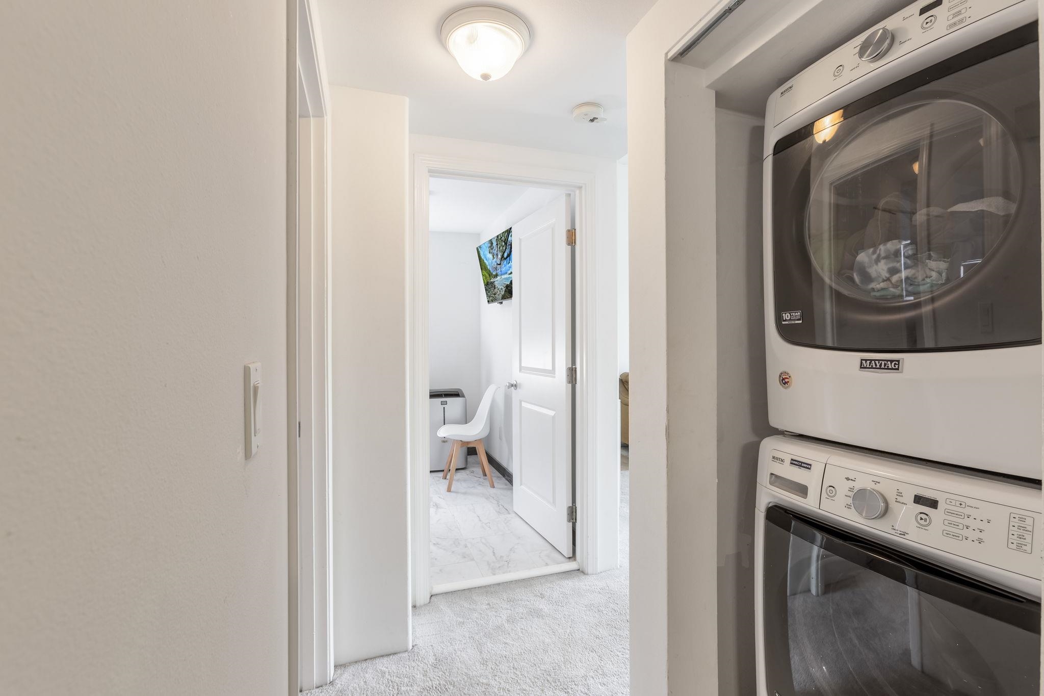 10 Heather Lane, Unit 231 Lahaina, HI 96761 - Photo 43 of 44 a view of a hallway with bathroom