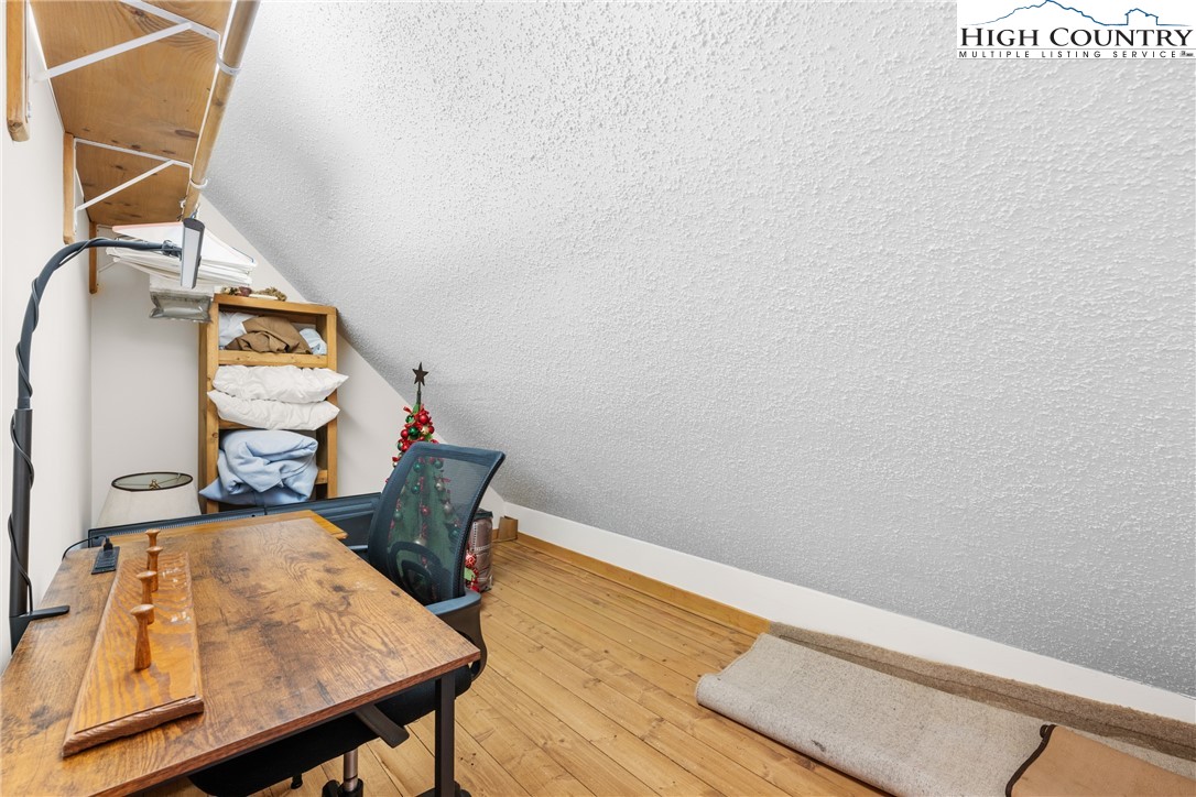 207 Lake Road Beech Mountain, NC 28604 - Photo 27 of 32 a workspace with furniture and wooden floor