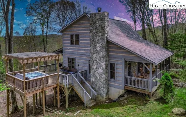 $555,000 | 207 Lake Road, Beech Mountain, NC 28604