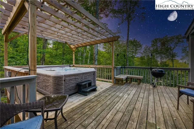 a view of a roof deck with wooden floor and fence