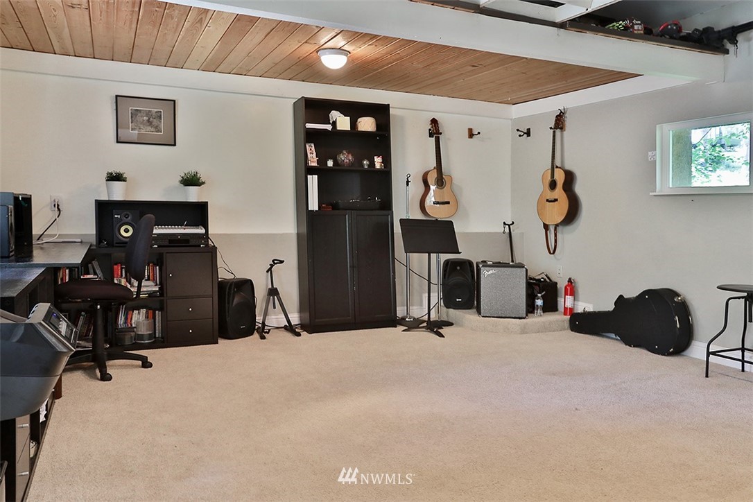 7921 Decatur Avenue Clinton, WA 98236 - Photo 25 of 38 Gallery Image 25