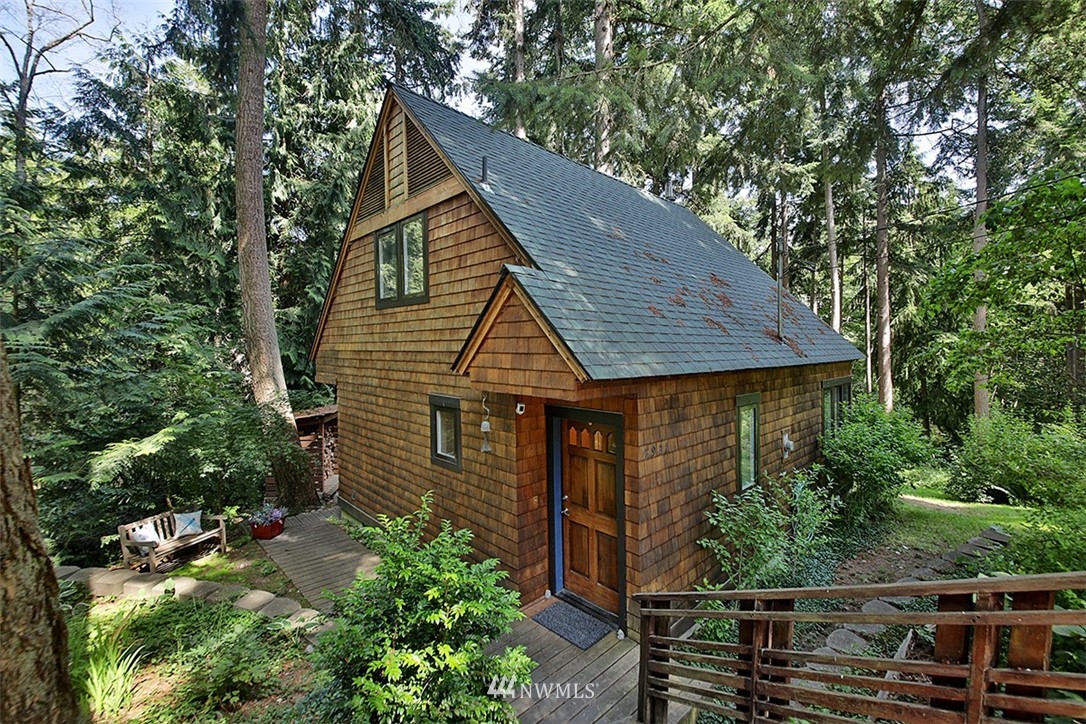 7921 Decatur Avenue Clinton, WA 98236 - Photo 5 of 38 Gallery Image 5