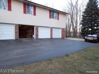 51182 South Foster Road New Baltimore, MI 48047 - Photo 7 of 42 Garage.jpg