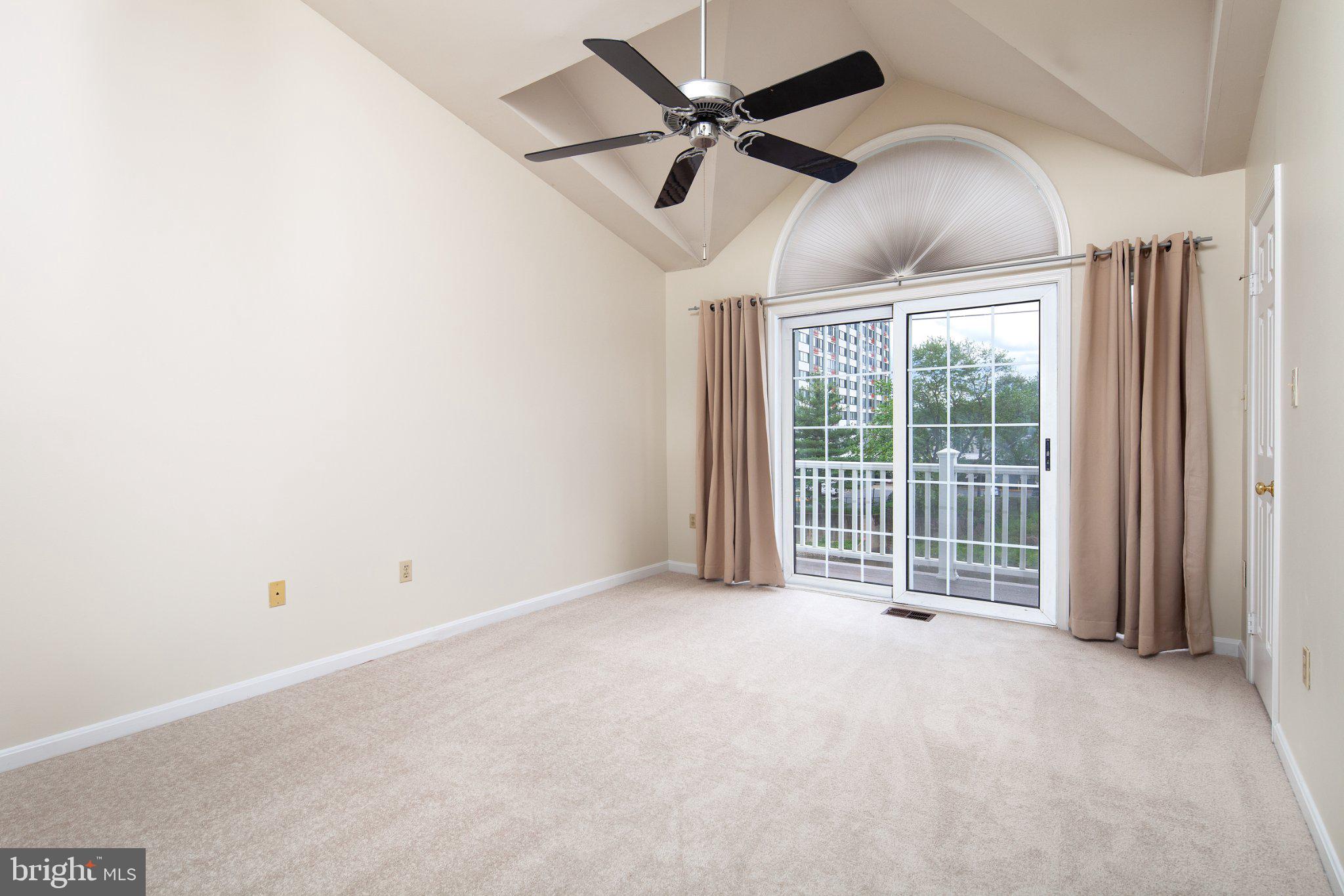3040 South Glebe Road, Unit 3040 Arlington, VA 22206 - Photo 12 of 33 an empty room with ceiling fan and windows