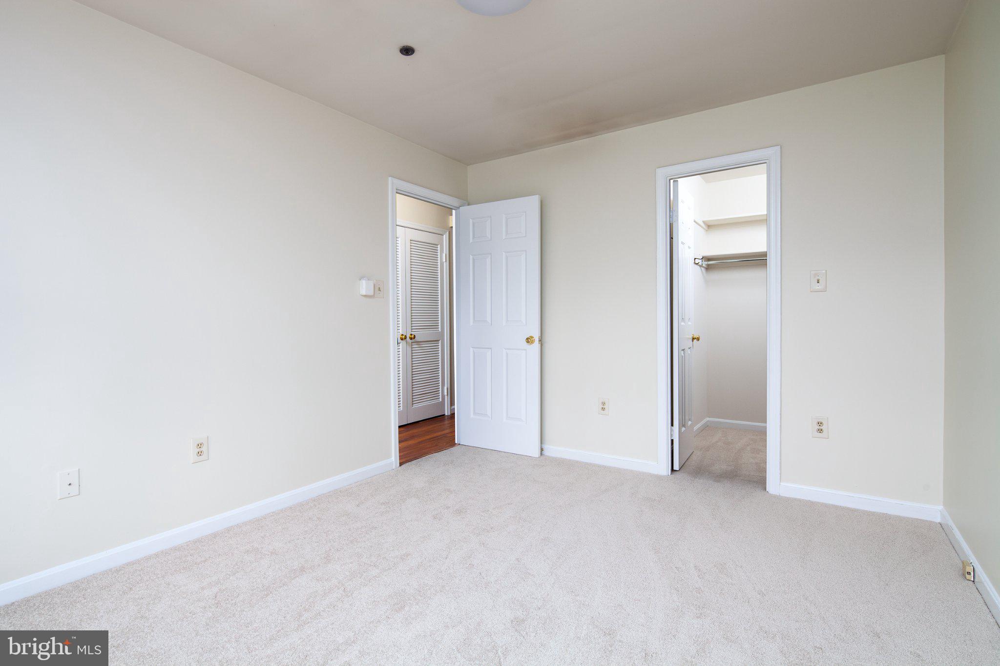 3040 South Glebe Road, Unit 3040 Arlington, VA 22206 - Photo 27 of 33 a view of an empty room