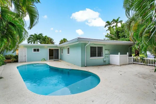 $7,500 | 121 Northeast Spanish Court, Boca Raton, FL 33432