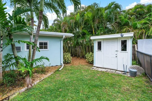 $7,500 | 121 Northeast Spanish Court, Boca Raton, FL 33432