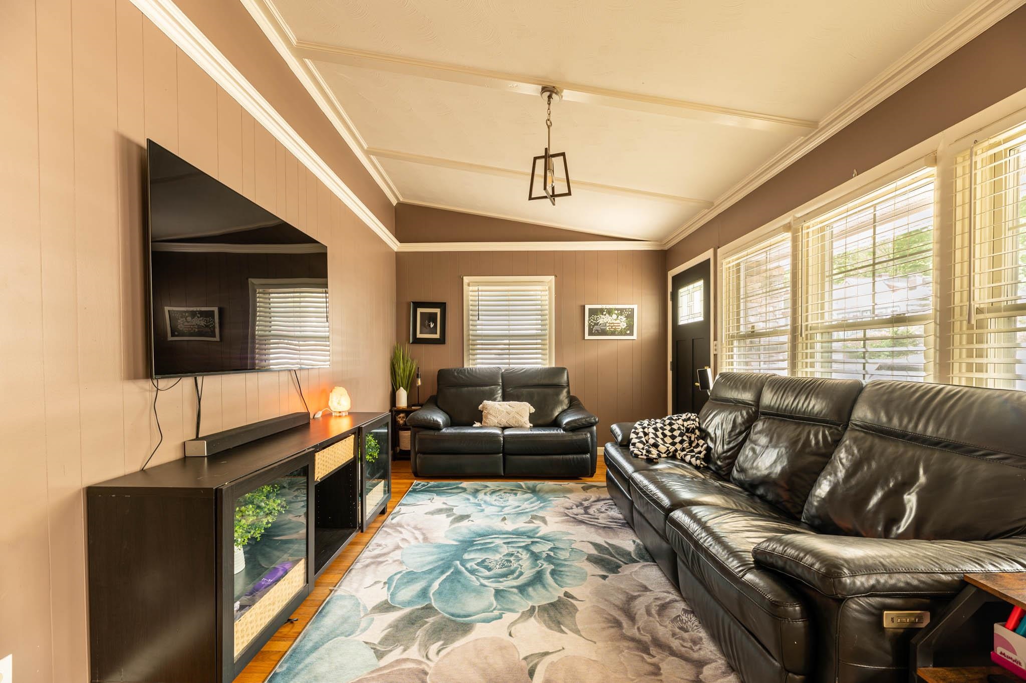 30 Dickerman Street Nashua, NH 03060 - Photo 2 of 16