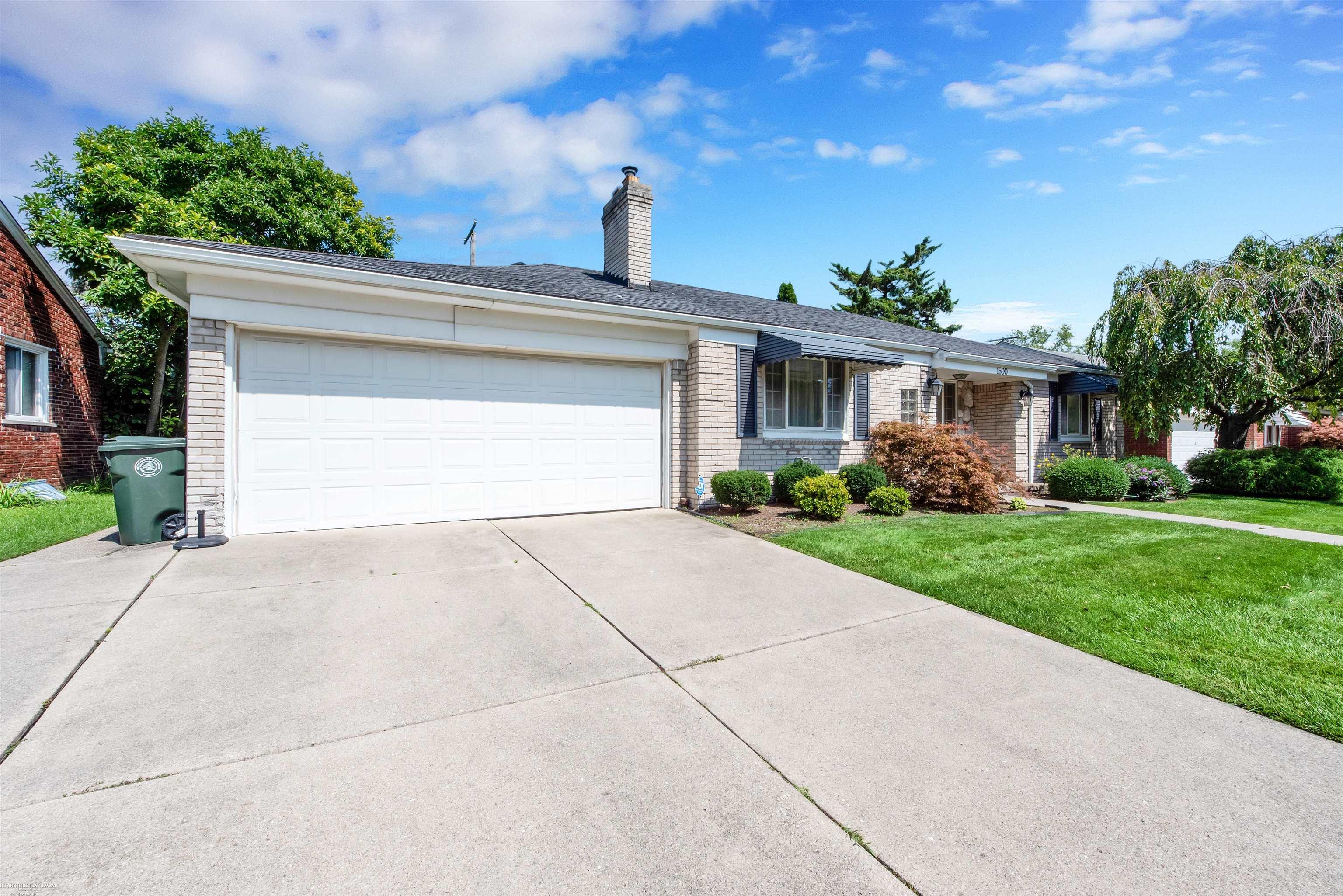 1500 Cook Road Grosse Pointe Woods, MI 48236 - Photo 3 of 27