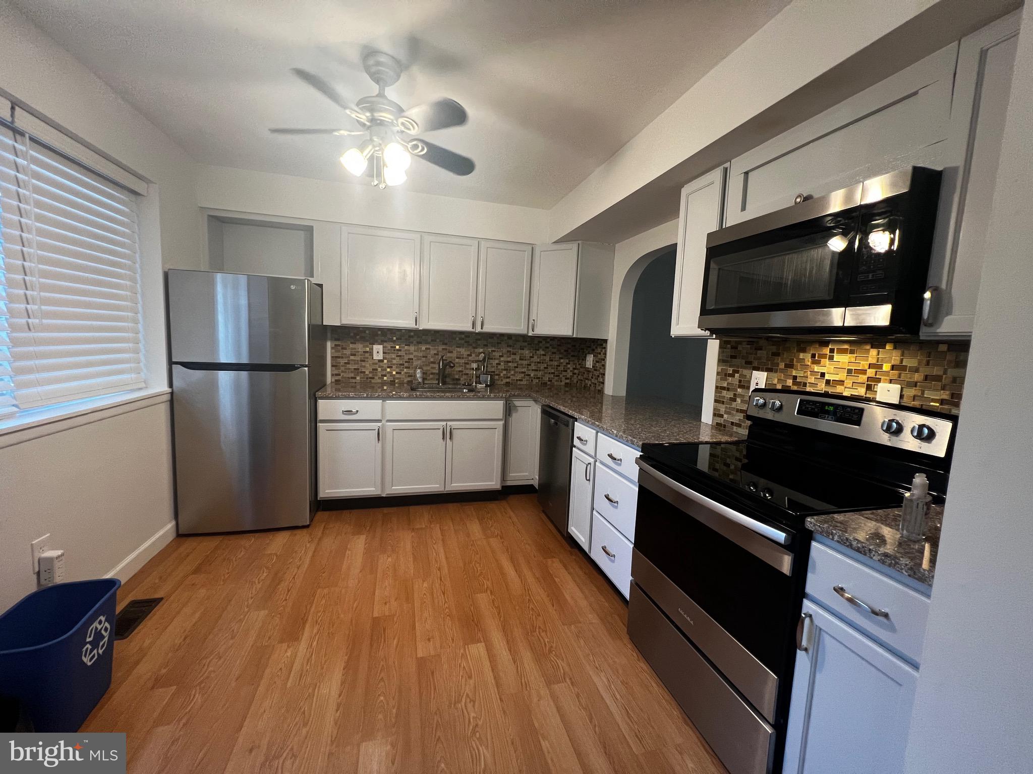 7148 Lasting Light Way Columbia, MD 21045 - Photo 3 of 20 a kitchen with a refrigerator stove and microwave