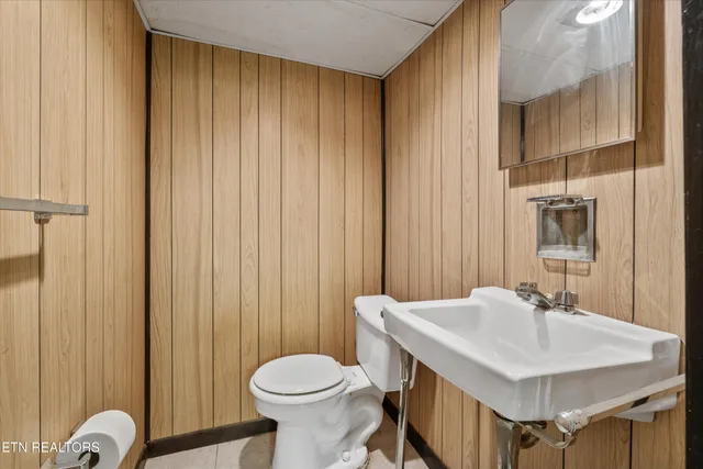 $380,000 | 3616 Riverview Drive, Knoxville, TN 37914