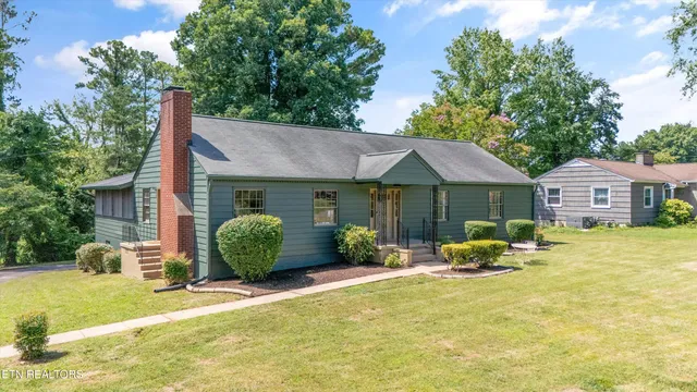 $380,000 | 3616 Riverview Drive, Knoxville, TN 37914
