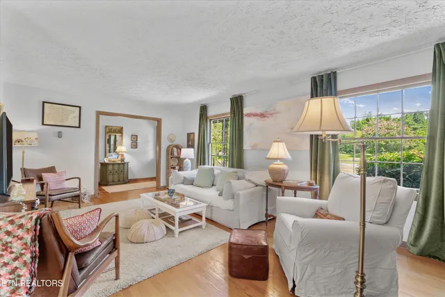 $380,000 | 3616 Riverview Drive, Knoxville, TN 37914