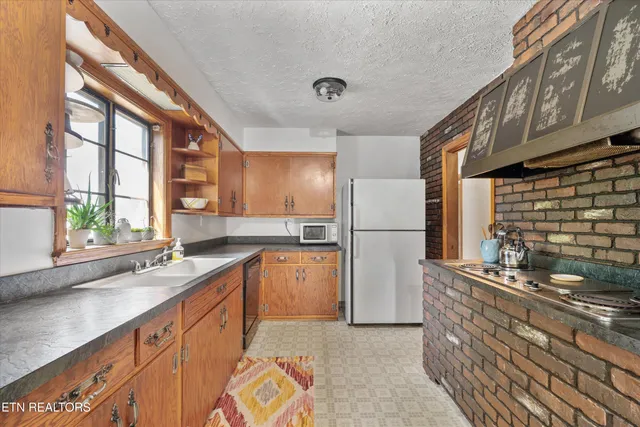 $380,000 | 3616 Riverview Drive, Knoxville, TN 37914