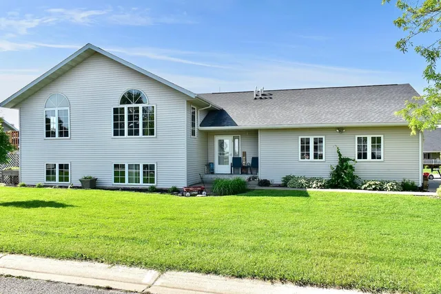 $369,000 | 17 Williams Street, Lewiston, MN 55952