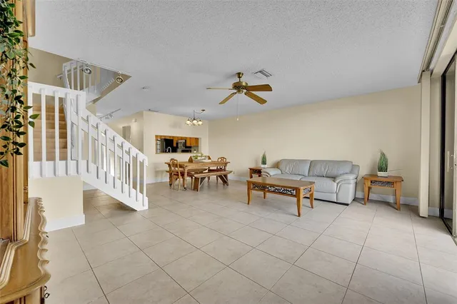 $389,000 | 10761 Northwest 14th Street, Unit 281, Plantation, FL 33322