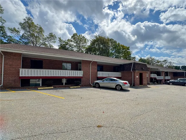 $259,000 | 567 Smithfield Road, Unit 47, North Providence, RI 02904