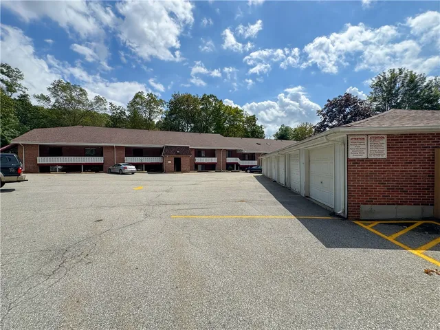 $259,000 | 567 Smithfield Road, Unit 47, North Providence, RI 02904