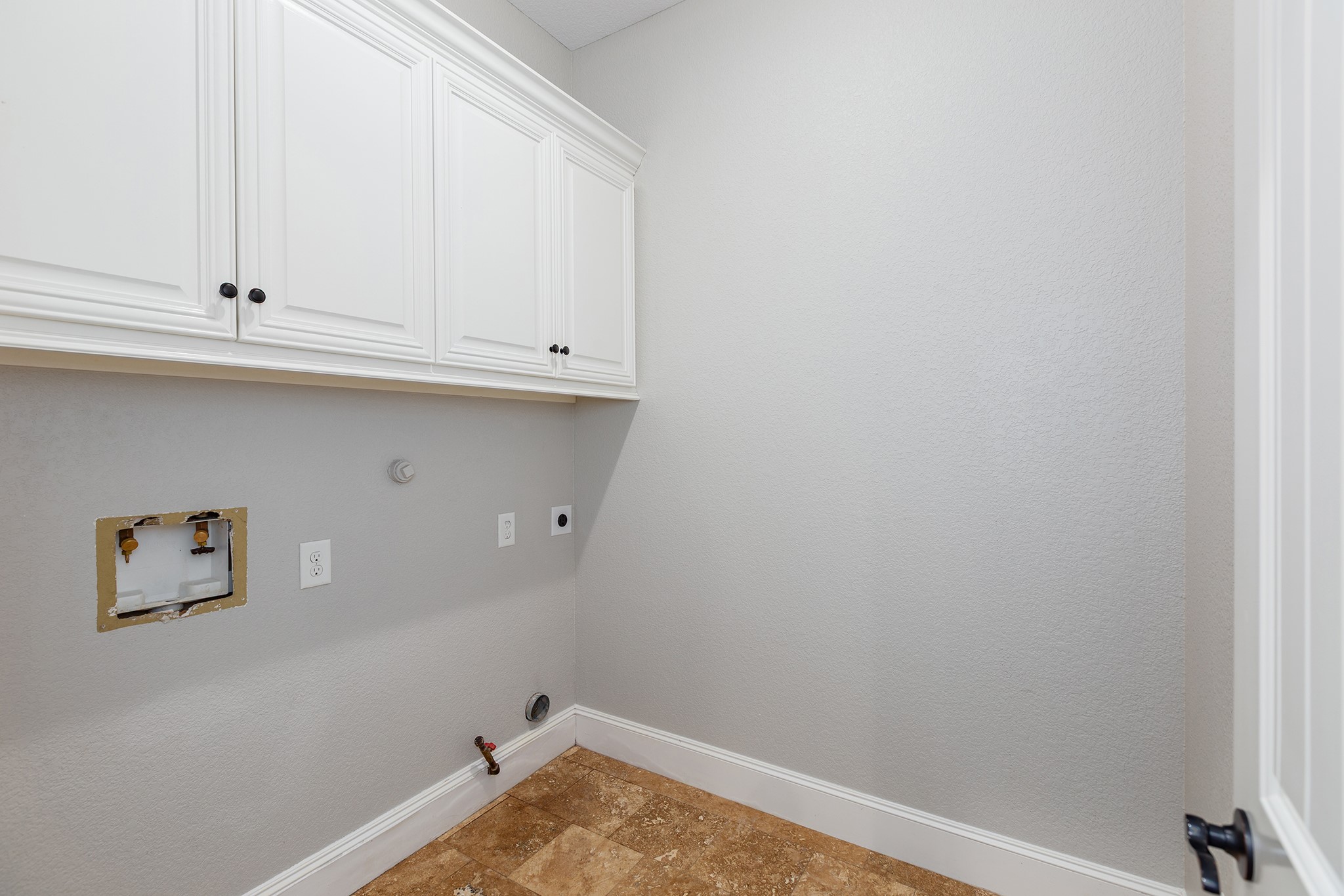 5507 Bright Timber Landing Drive Spring, TX 77386 - Photo 35 of 45 Large laundry room with plenty of built-ins.