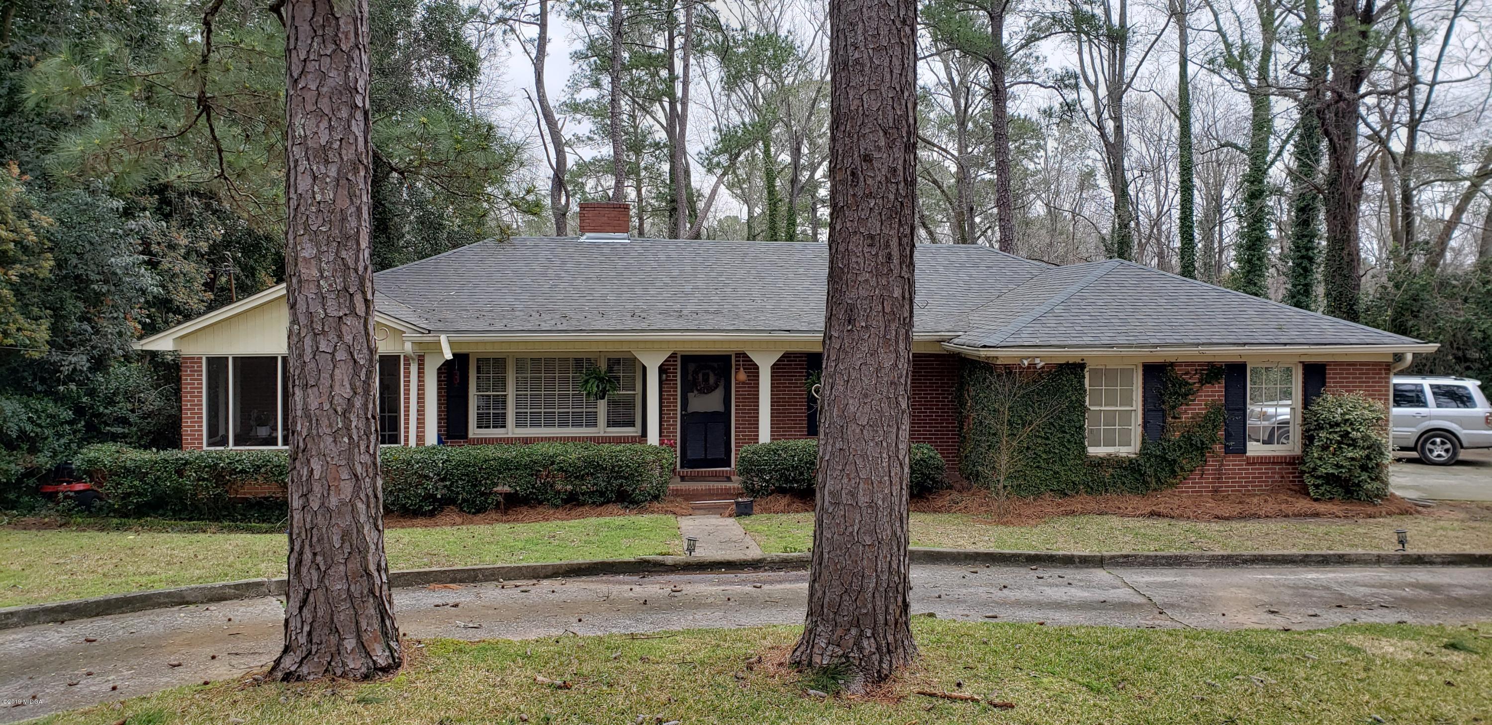 4467 Rivoli Drive Macon, GA 31210 - Photo 2 of 34 20190304_115926