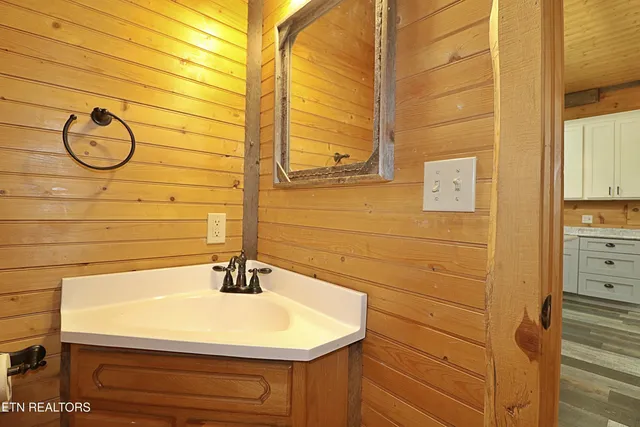 $589,000 | 495 Bear Hollow Road, Oneida, TN 37841