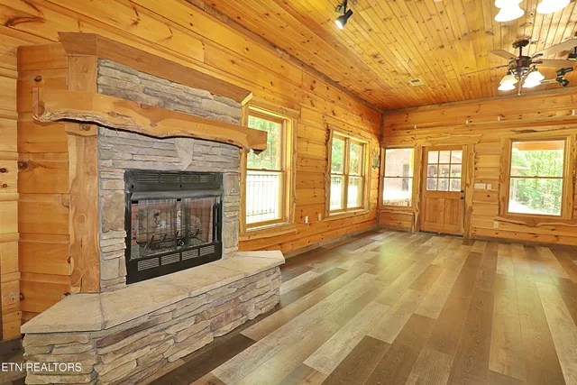 $589,000 | 495 Bear Hollow Road, Oneida, TN 37841