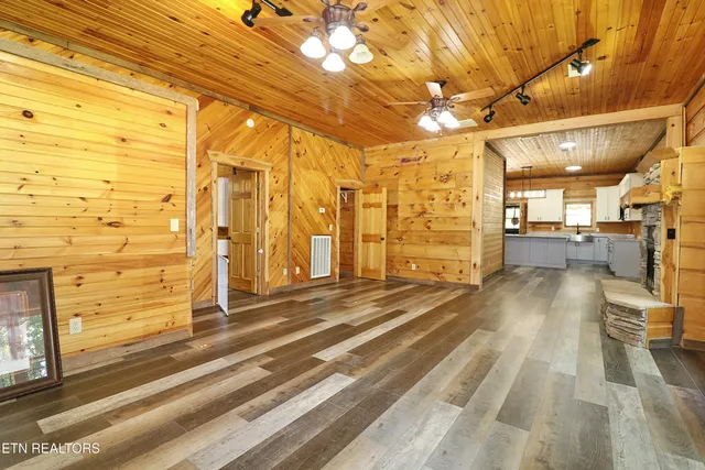 $589,000 | 495 Bear Hollow Road, Oneida, TN 37841