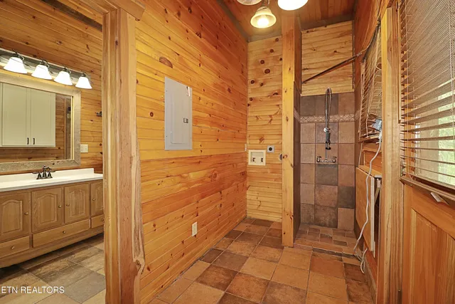 $589,000 | 495 Bear Hollow Road, Oneida, TN 37841