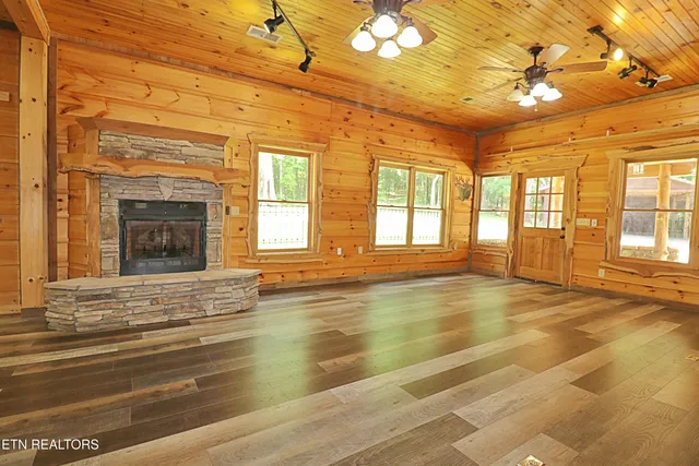 $589,000 | 495 Bear Hollow Road, Oneida, TN 37841