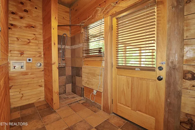 $569,000 | 495 Bear Hollow Road, Oneida, TN 37841